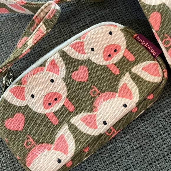 Bungalow 360 Pig Crossbody Bag and Matching Coin Case - Picture 5 of 9